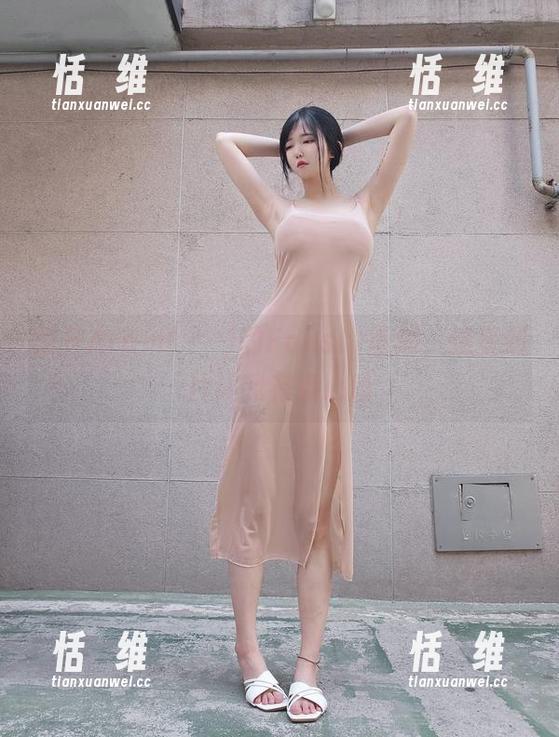 翻开Aram(아람)的Fansly画册，这些照片让我有点心动-恬瑄维