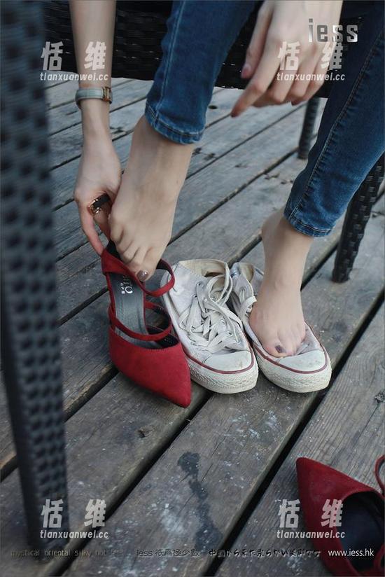 IESS异思趣向 - 图册揭秘:紫薇与吊带女孩的意外邂逅-恬瑄维 IESS异思趣向 - 图册揭秘:紫薇与吊带女孩的意外邂逅-恬瑄维