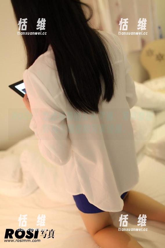 ROSI - 恋恋短裤的街头灵感:写真套图,时尚与随性的完美碰撞。-恬瑄维 ROSI - 恋恋短裤的街头灵感:写真套图,时尚与随性的完美碰撞。-恬瑄维