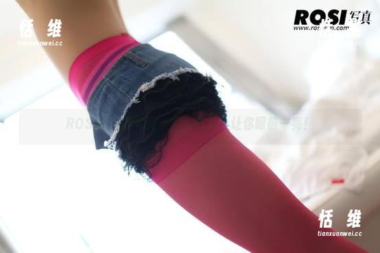 ROSI的白丝瞬间：图片合集，让你眼前一亮！-恬瑄维
