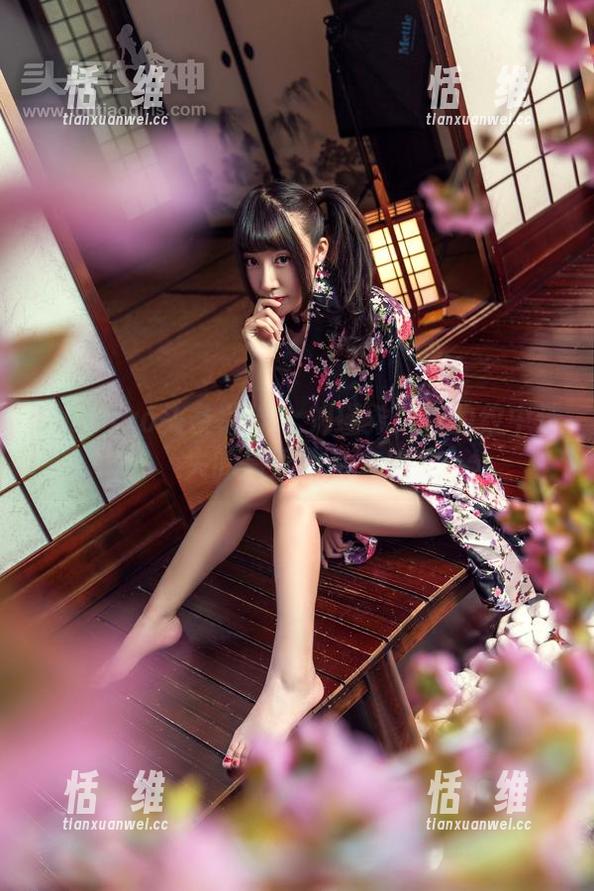 TouTiao头条女神 - 刘瑾希：在豹纹中迷失的高清照片之旅-恬瑄维