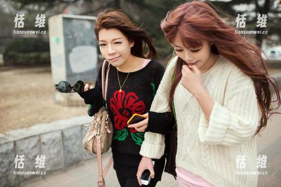 TuiGirl推女郎 - 旗袍与何何夕：写真图集中那抹色彩，如一阵温暖的海风-恬瑄维