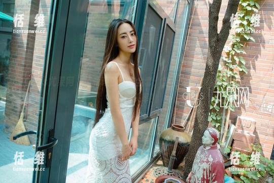 UGirls尤果网 - 黛蓓琪的泳衣全套：穿上它，立马在沙滩上收获回头率！-恬瑄维