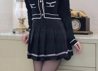 Xiuren秀人网 - Emily尹菲：无圣光里的女孩写真，有种不需要张扬，反而更撩人的奇妙！