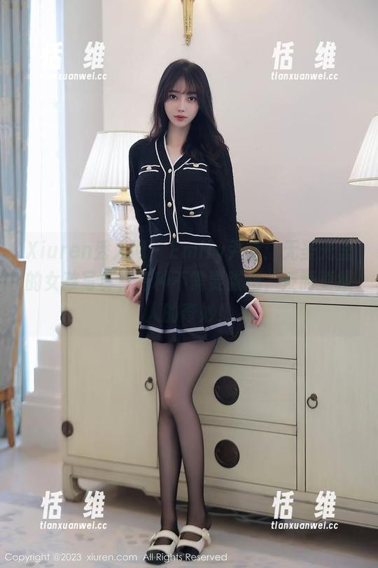 Xiuren秀人网 - Emily尹菲：无圣光里的女孩写真，有种不需要张扬，反而更撩人的奇妙！-恬瑄维