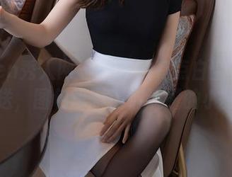 Xiuren秀人网 - 伊丽莎有点白空姐：原图放送，图包里面悄悄流露的小秘密！