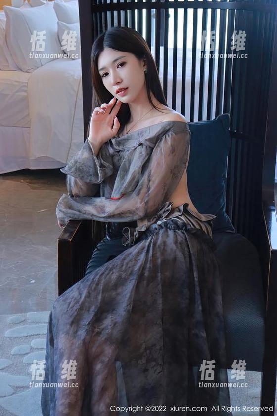 Xiuren秀人网 - 小果冻儿的私房美图：纯白如雪，仿佛在天上掉下来的云朵-恬瑄维