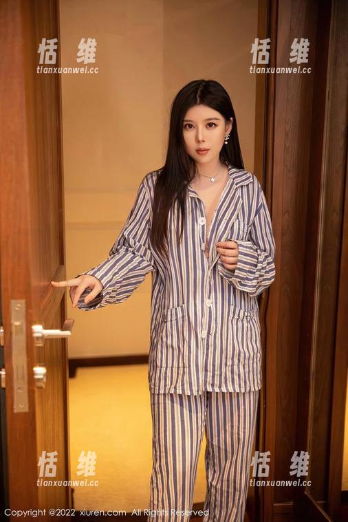 Xiuren秀人网 - 甜七七水手服合集：海浪、阳光与青春的轻声细语-恬瑄维