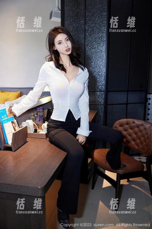 Xiuren秀人网 - 谢小蒽浴缸特辑：原图里的水波荡漾，写真绝对不止于此！-恬瑄维