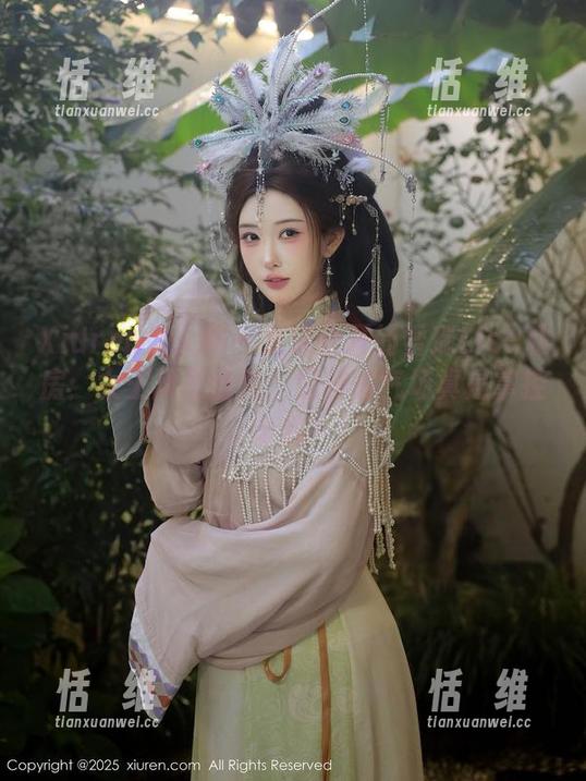 Xiuren秀人网 - 从未公开的雪瑞Lisa私房：女王风范合集，这样的气场真是掌控全场！-恬瑄维