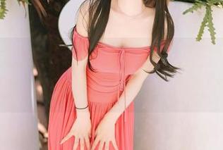 YouMi尤蜜荟 - 探秘心妍小公主婚纱写真图包：光鲜亮丽只是一层外衣。