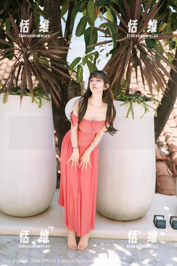 YouMi尤蜜荟 - 探秘心妍小公主婚纱写真图包：光鲜亮丽只是一层外衣。-恬瑄维