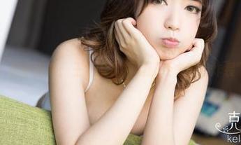 克拉女神 - 最新图集：王睿带你领略那双“美到炸裂”的美脚。