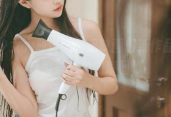 睡衣少女大放送！兔玩映画最新作品，分享那些温柔的瞬间。