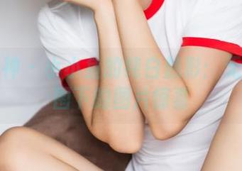 头条女神 - 小小鱼的纯白魅影：无圣光包围下的图片惊喜