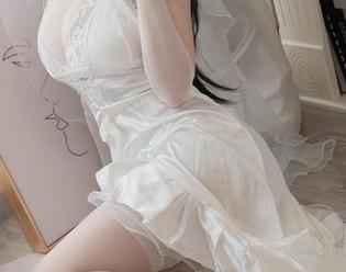 谁说定制作品不够精彩？小仓千代w的碧蓝航线大凤礼服，反转你的三观！