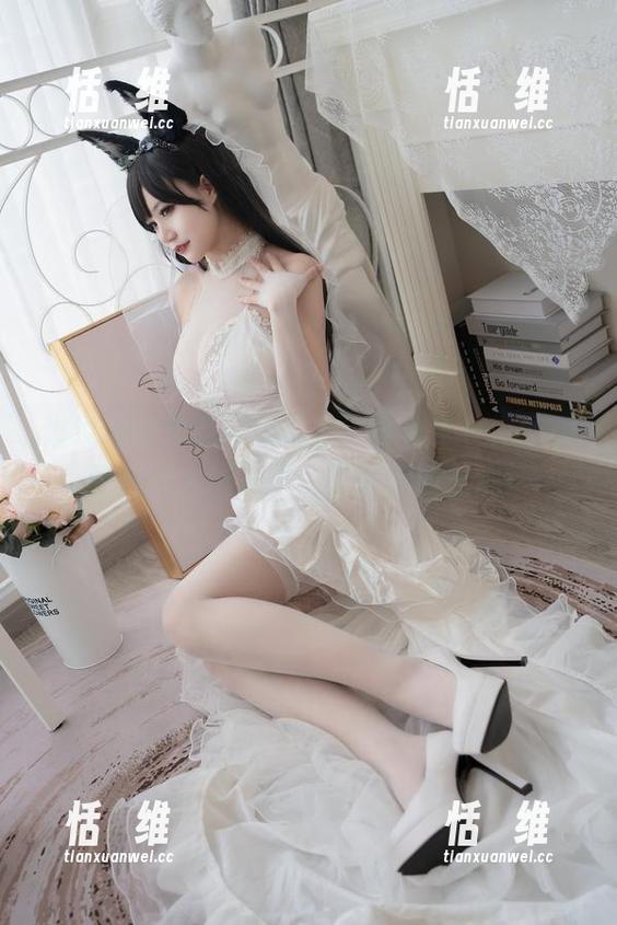 谁说定制作品不够精彩？小仓千代w的碧蓝航线大凤礼服，反转你的三观！-恬瑄维