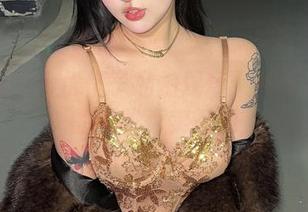 微密圈 - 小优优子私拍现场：教室里藏着的那些真实瞬间