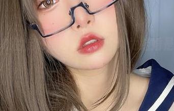 小泉学姐吖的定制婚纱图集：你以为结婚是唯一目的？太天真！