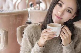 推女神 - 照片里的Abby王乔恩，吊带背后的故事究竟是什么？我也想知道！