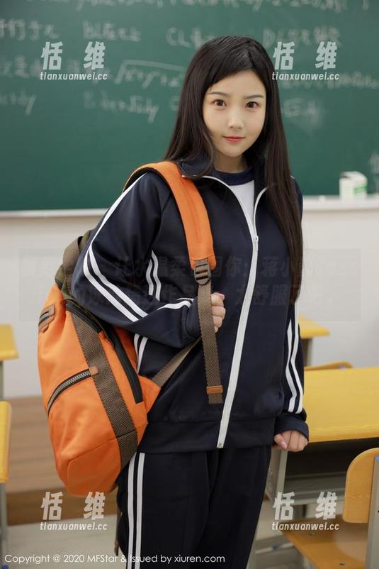 模范学院 - 让水温柔包围你：蒋小静Jessica的泳池精选作品集，太舒服了吧。-恬瑄维