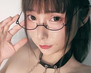 次屁啦比基尼写真：阳光下的轻松戏谑合集