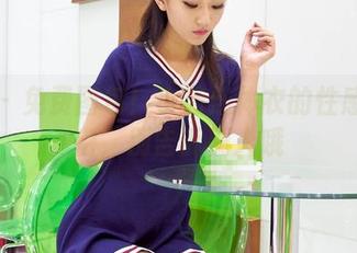 爱丝 - 免费图包！小茹连体衣的性感小秘密，别告诉别人哦