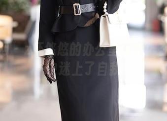 秀人网 - z杯悠悠的办公室写真：在工作中迷上了自我