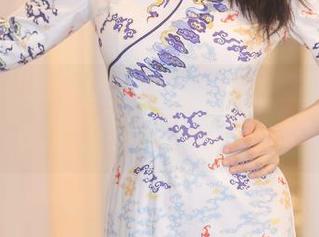 秀人网 - 林文文婚纱最新图册：轻轻一转身，画面都在发光