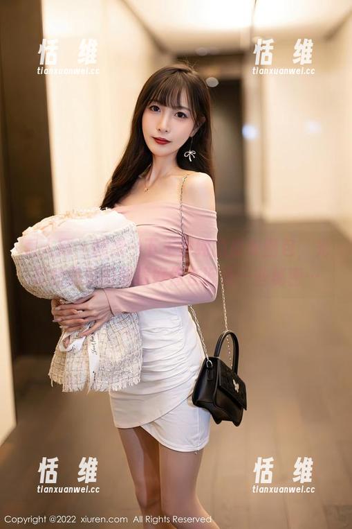 秀人网 - 翻滚一下王伊纯的皮衣图包，光影和肌肤的碰撞好像在诉说一些秘密…-恬瑄维