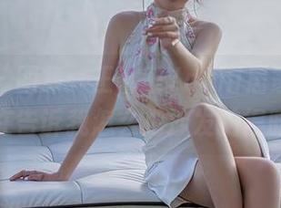 秀人网 - 图集：王馨瑶Yanni居家风格，简直在告诉我怎么把沙发拍得时髦！