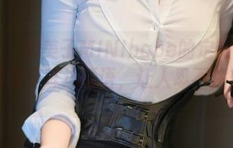 秀人网 - 糯美子MINIbabe的定制黑白作品，像是在耳边低语，让人忍不住想靠近。
