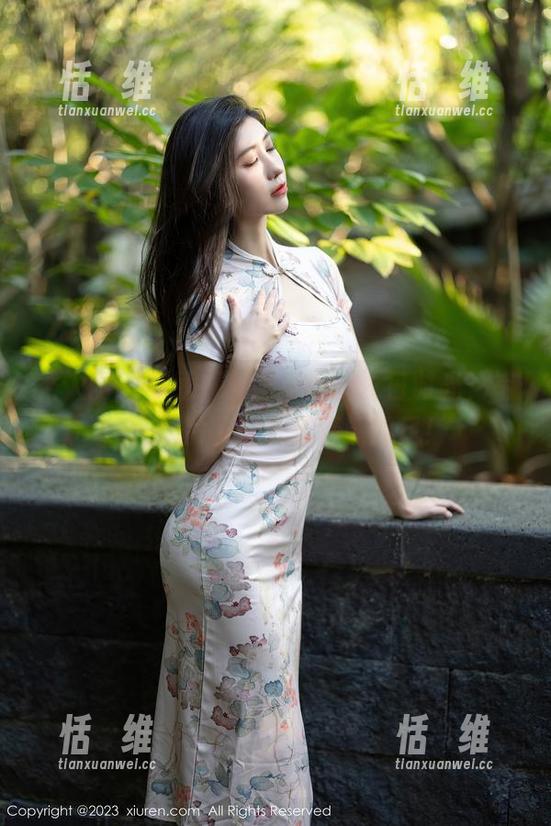 秀人网 - 在线探秘谢小蒽的夏日时光，每一张图片都是一场清新的风！-恬瑄维