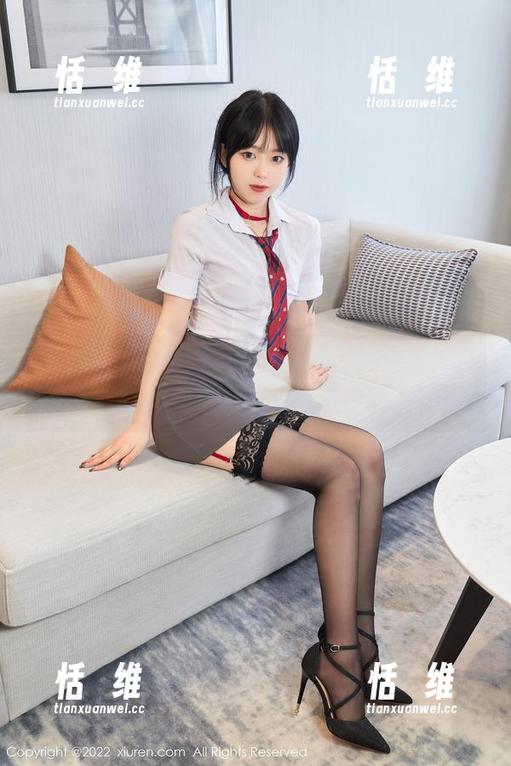 秀人网 - 龙雪儿的圣诞写真，高清图库带你漂浮在假日空气中-恬瑄维