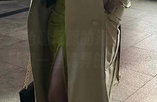微密圈 - 紫色哒豚豚的海边写真：浪花里藏着一丝诡异的吸引力