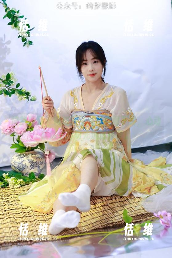 绮梦摄影 - 曦曦双马尾的美图下载，心动就像午后阳光透过窗帘。-恬瑄维