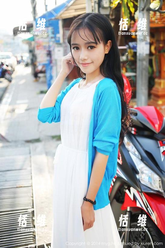 美媛馆 - 伊小七MoMo短裙美图：私拍里的清晨阳光和微风亲吻-恬瑄维