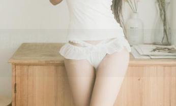 教室里的光影：萌芽儿o0写真图集的柔美与暗示