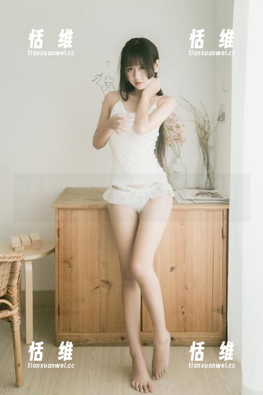 教室里的光影:萌芽儿o0写真图集的柔美与暗示-恬瑄维 教室里的光影:萌芽儿o0写真图集的柔美与暗示-恬瑄维
