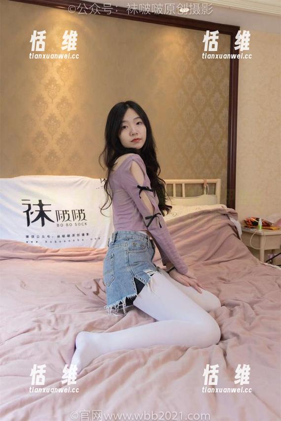 袜啵啵 - 图集探索：小甜豆涂黑指甲油背后的故事，下载就能知道哦-恬瑄维