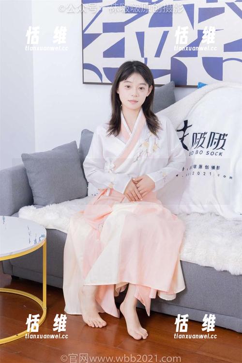 袜啵啵 - 网盘揭秘！小甜豆的高跟鞋写真，值得一看再看！-恬瑄维