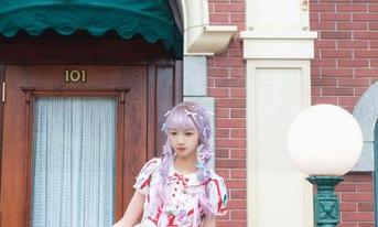 在西瓜少女的私拍中，套装和夏天都闪闪发光