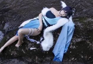 一件大凤礼服，阮邑Fairy的写真更新竟撩动了我的心！准备好接受这波“冲击”了吗？