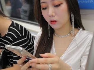 魔镜街拍，白色连体衣小姐姐高清图集，清新脱俗，心动到飞起！